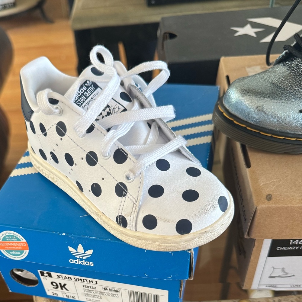 Polka for adidas toddler. Size 9. Stan Smiths